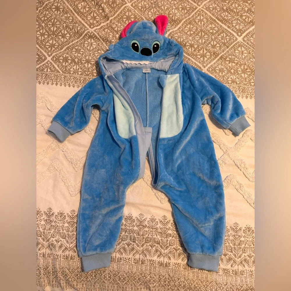 Stitch onesie pajama made of plush or fleece material size 100 3t to 4t EUC